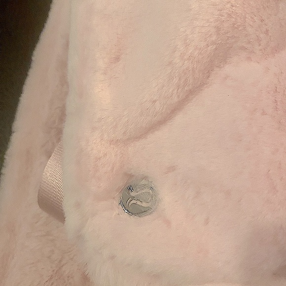 Lululemon Everywhere Plush Fleece Belt Bag in Strawberry Milkshake Color (NWT) - Picture 8 of 11